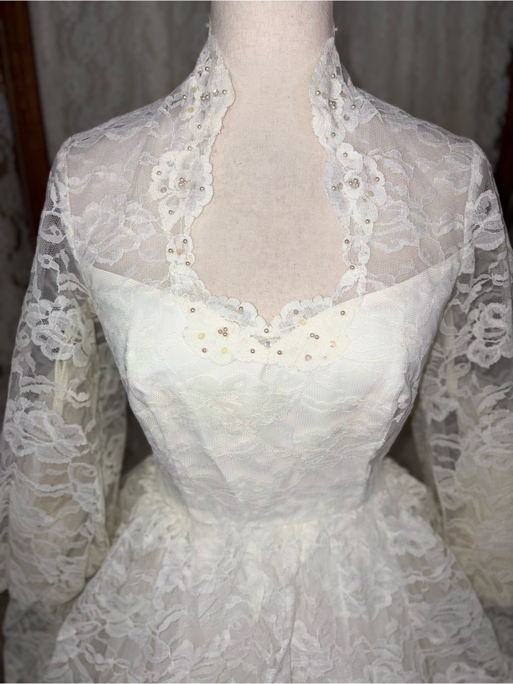 Spectacular Vintage 1950s Tiered Lace Wedding Gown - Picture 2 of 6